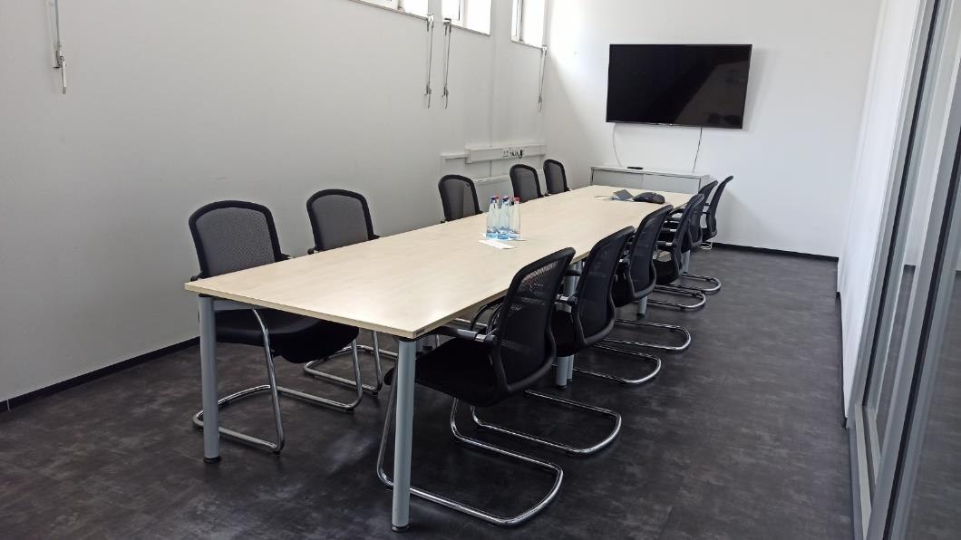 Besprechungsbereich mit Konferenztisch im Gebäude Salzstraße 185/1 in Heilbronn